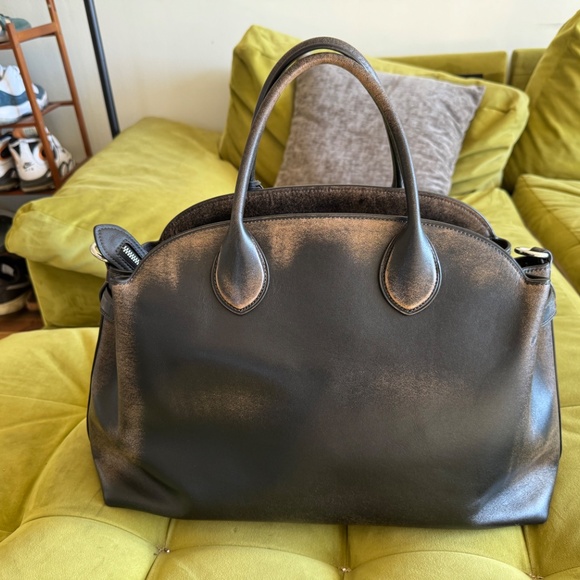 Coach Empire 40 in Loved Leather - Picture 2 of 5